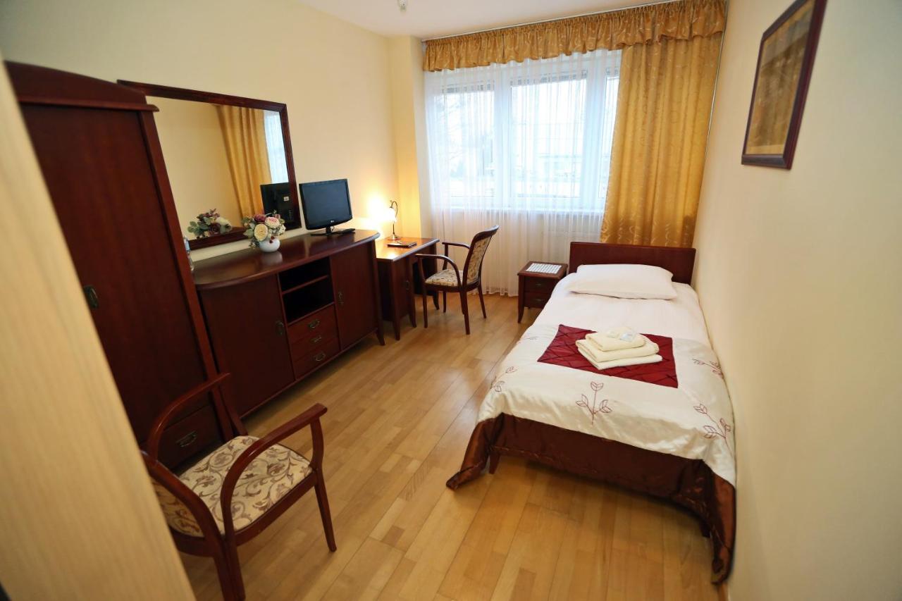 Hotel Uniwersytecki Torun Ngoại thất bức ảnh