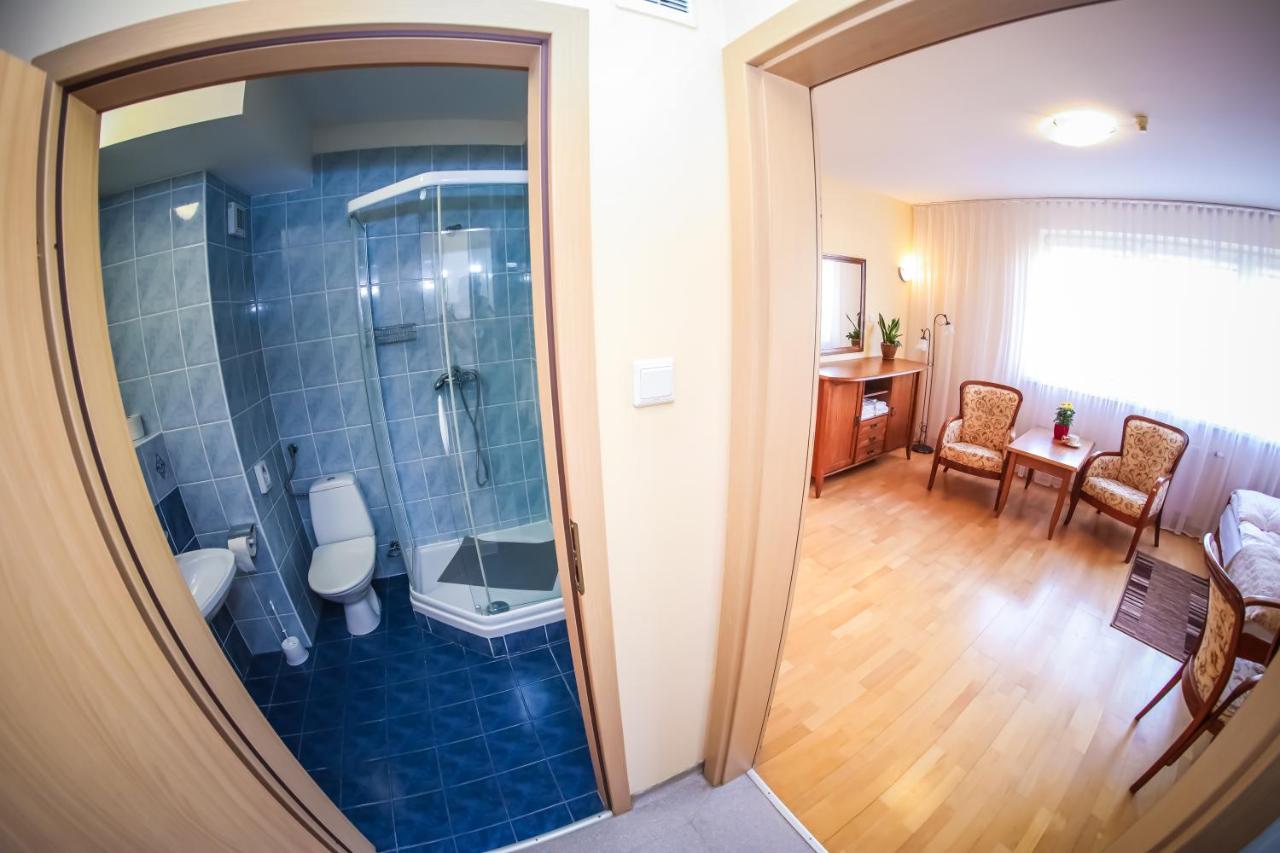 Hotel Uniwersytecki Torun Ngoại thất bức ảnh