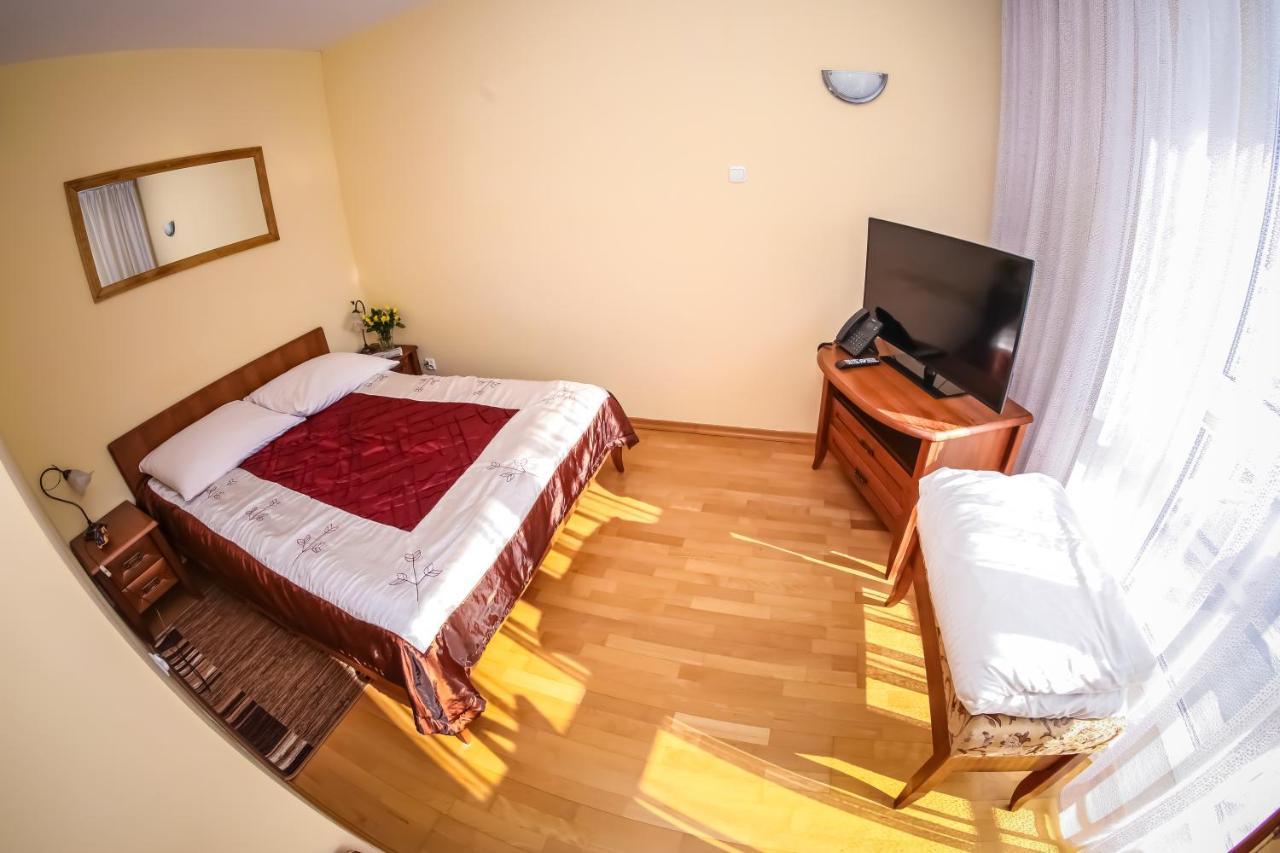 Hotel Uniwersytecki Torun Ngoại thất bức ảnh