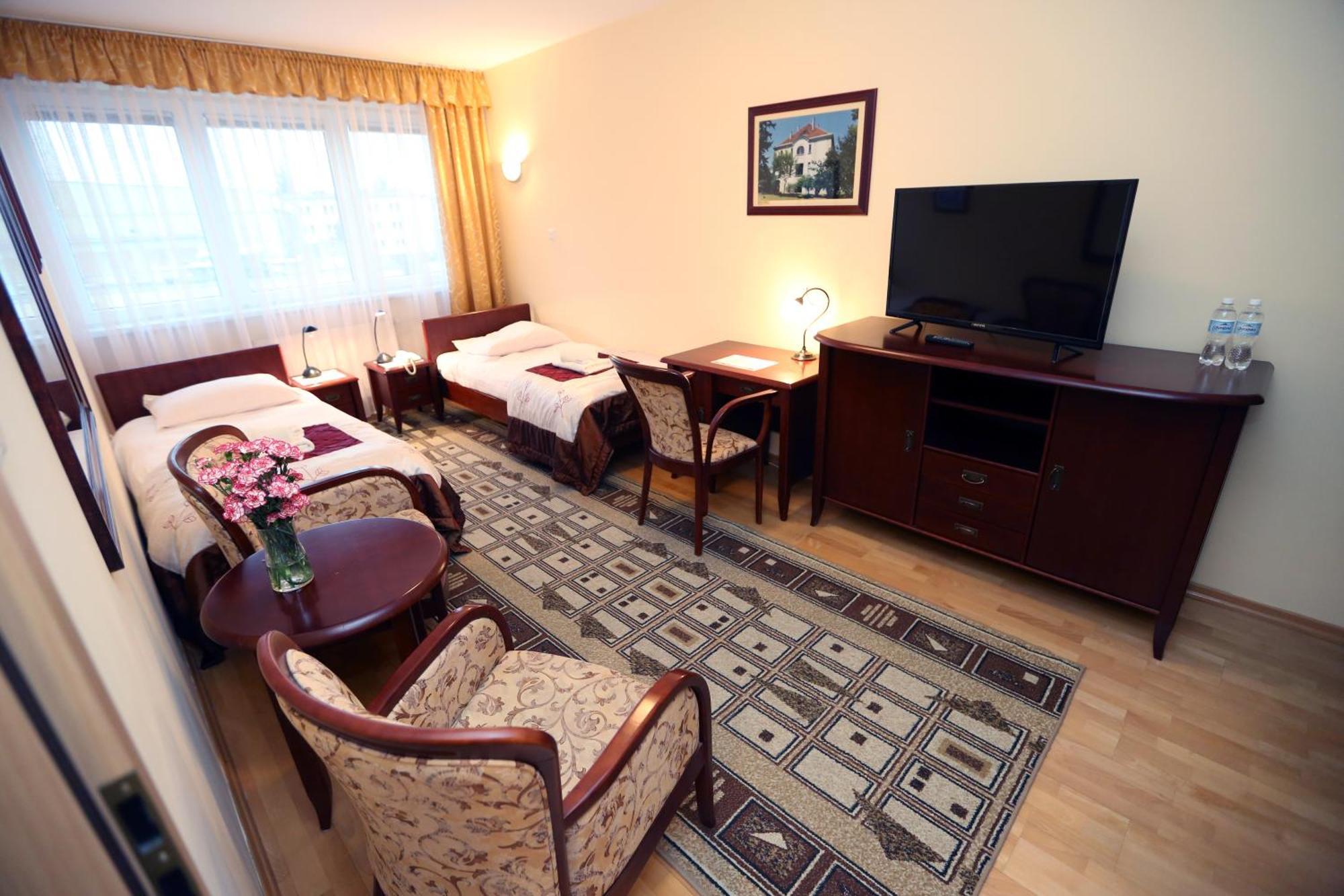 Hotel Uniwersytecki Torun Ngoại thất bức ảnh