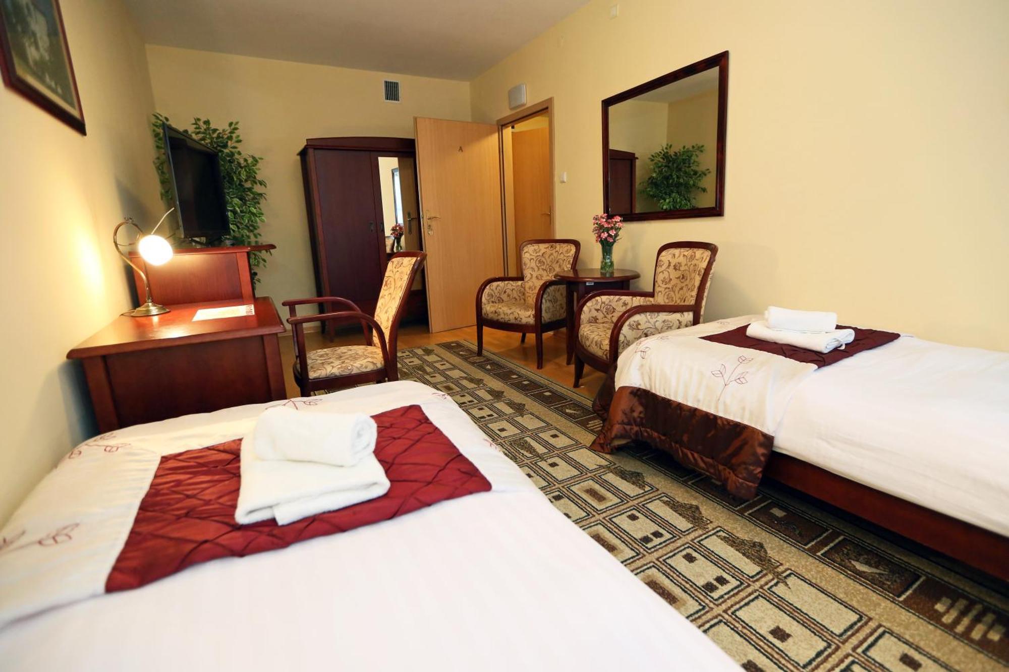 Hotel Uniwersytecki Torun Ngoại thất bức ảnh