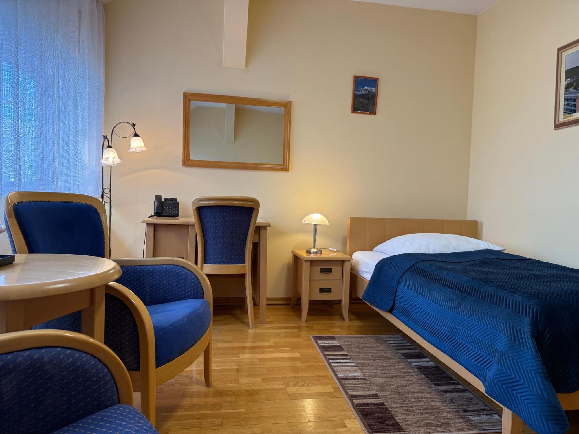 Hotel Uniwersytecki Torun Ngoại thất bức ảnh